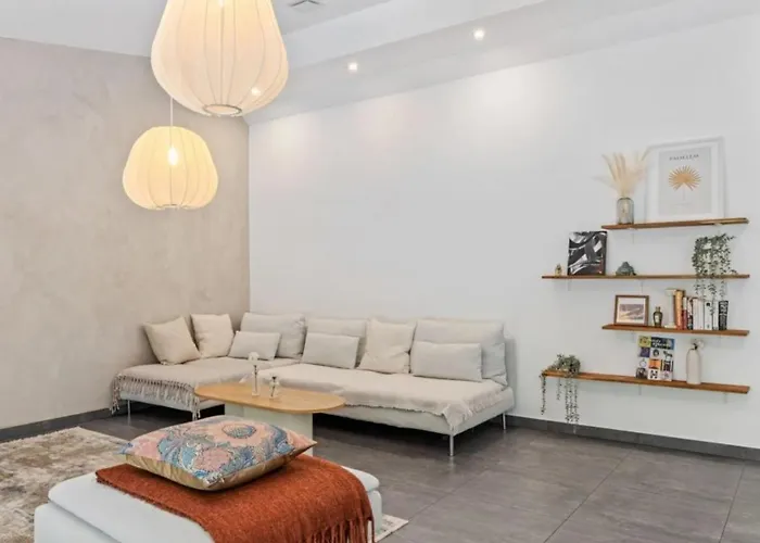 Boho Chic Penthouse דירה